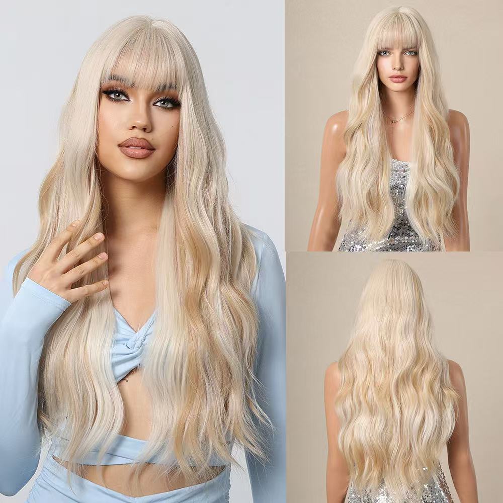 This full-head wig is simply a must-have for the Barbie style! The eye-catching platinum blonde shade comes with a built-in highlight effect, making the skin tone look clear and bright. Every strand of hair has a natural fluffy texture, not clinging to the scalp, which makes the hair volume appear more abundant. At the same time, the curls fall naturally from both sides of the cheeks, easily framing the face shape. They can also skillfully modify the face through the direction of the curls, making the facia